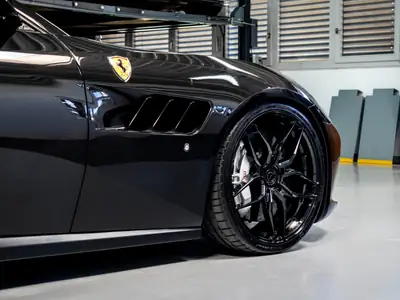 Ferrari GTC 4 Lusso 2016 — Grand Turismo 690 ch, jantes concaver et suspension abaissée — Miniatur 11