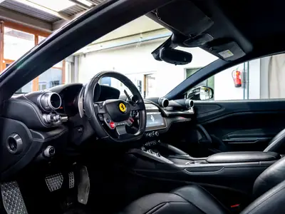 Ferrari GTC 4 Lusso 2016 — Grand Turismo 690 ch, jantes concaver et suspension abaissée — Miniatur 14