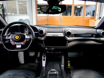 Ferrari GTC 4 Lusso 2016 — Grand Turismo 690 ch, jantes concaver et suspension abaissée — Miniatur 23