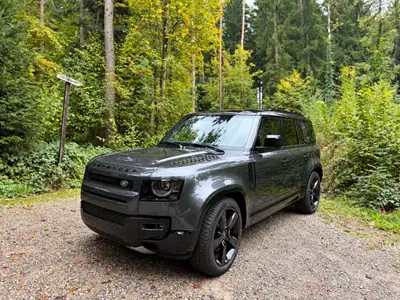 Land Rover Defender 5.0 V8 SC — Le SUV iconique à moteur surcompressé, 525 ch — exterior view