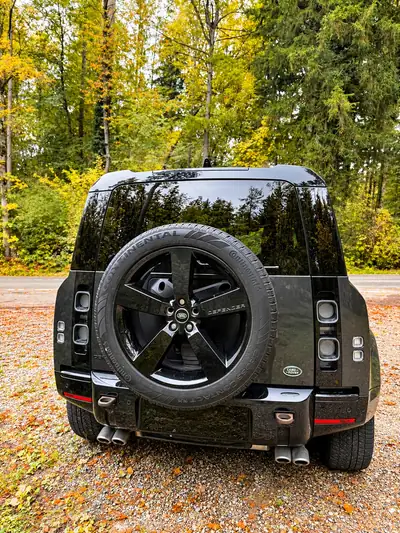 Land Rover Defender 5.0 V8 SC — Le SUV iconique à moteur surcompressé, 525 ch — interior