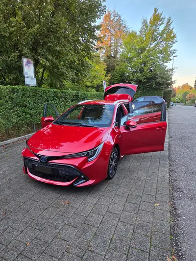 Toyota Corolla 2.0 HSD Trend — Break hybride économe, 85 000 km seulement — exterior view