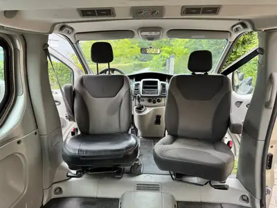 Renault Trafic dCi 115 — Van utilitaire 8 places, moteur fiable et spacieux — dashboard