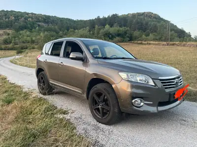 Toyota RAV-4 2.2 D-4D 150 — SUV robuste, diesel économique, 5 places — Detail