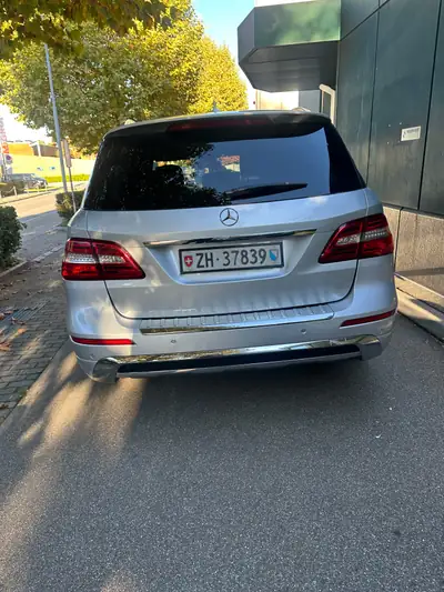 Mercedes-Benz ML 400 V6 — SUV premium 333 ch, faible kilométrage, sans sinistre — intérieur