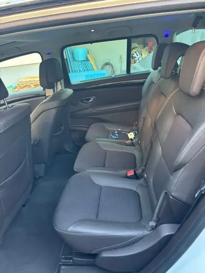 Renault Espace 1.6 dCi Intens — Monospace familial fiable, 165 600 km — rear view