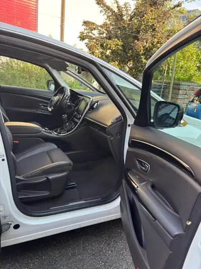 Renault Espace 1.6 dCi Intens — Monospace familial fiable, 165 600 km — dashboard
