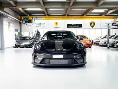 Porsche 911 Carrera GT3 PDK 2025 — Légendaire sportive avec Pack Weissach, 10'900 km seulement — côté