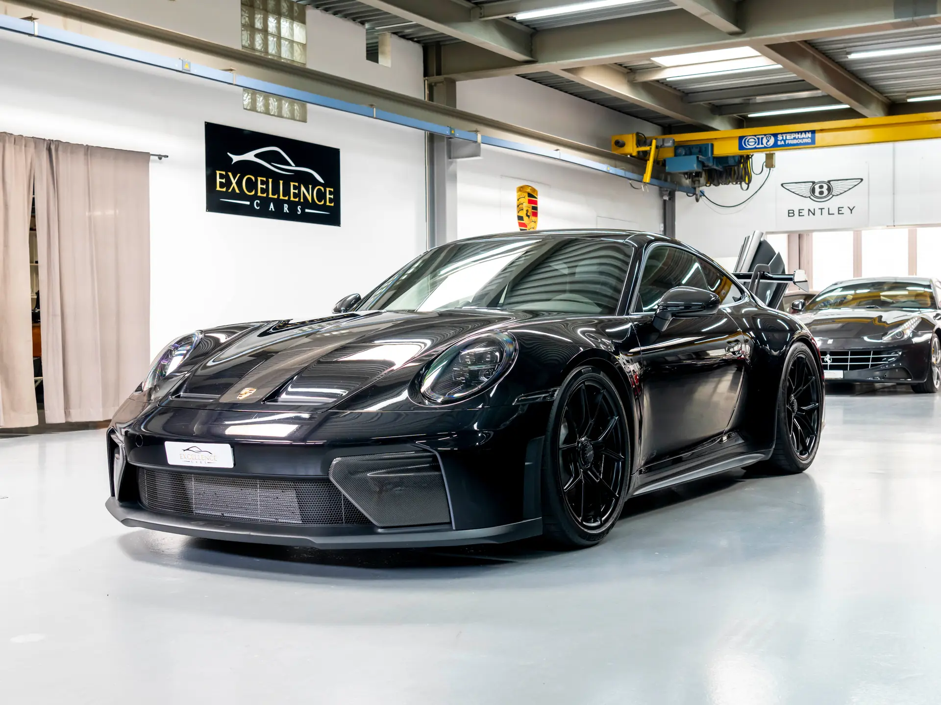 Porsche 911 Carrera GT3 PDK 2025 — Légendaire sportive avec Pack Weissach, 10'900 km seulement