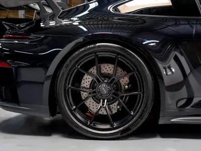 Porsche 911 Carrera GT3 PDK 2025 — Légendaire sportive avec Pack Weissach, 10'900 km seulement — Miniature 11