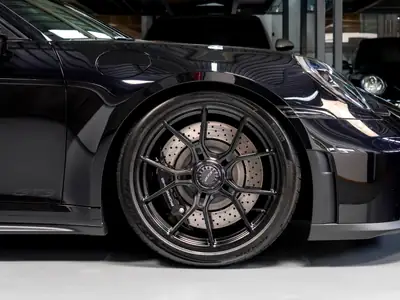 Porsche 911 Carrera GT3 PDK 2025 — Légendaire sportive avec Pack Weissach, 10'900 km seulement — Miniature 10
