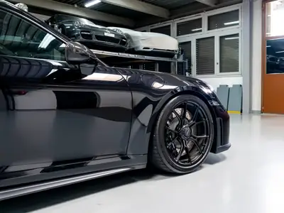 Porsche 911 Carrera GT3 PDK 2025 — Légendaire sportive avec Pack Weissach, 10'900 km seulement — Miniature 13