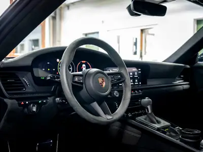 Porsche 911 Carrera GT3 PDK 2025 — Légendaire sportive avec Pack Weissach, 10'900 km seulement — Miniature 15