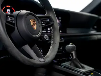 Porsche 911 Carrera GT3 PDK 2025 — Légendaire sportive avec Pack Weissach, 10'900 km seulement — Miniature 16