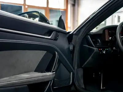 Porsche 911 Carrera GT3 PDK 2025 — Légendaire sportive avec Pack Weissach, 10'900 km seulement — Miniature 21
