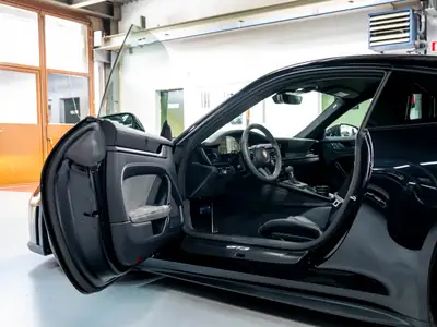 Porsche 911 Carrera GT3 PDK 2025 — Légendaire sportive avec Pack Weissach, 10'900 km seulement — Miniature 19