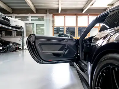 Porsche 911 Carrera GT3 PDK 2025 — Légendaire sportive avec Pack Weissach, 10'900 km seulement — Miniature 23