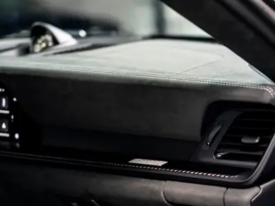 Porsche 911 Carrera GT3 PDK 2025 — Légendaire sportive avec Pack Weissach, 10'900 km seulement — Miniature 27