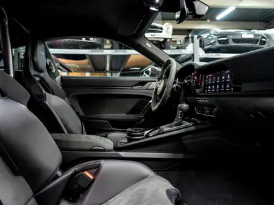 Porsche 911 Carrera GT3 PDK 2025 — Légendaire sportive avec Pack Weissach, 10'900 km seulement — Miniature 25