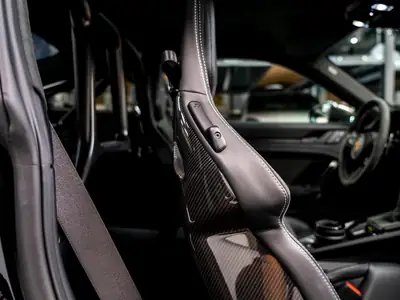 Porsche 911 Carrera GT3 PDK 2025 — Légendaire sportive avec Pack Weissach, 10'900 km seulement — Miniature 29