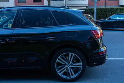 Audi Q5 50 TFSI e S Line — SUV hybride rechargeable, 29'300 km seulement — Innenraum
