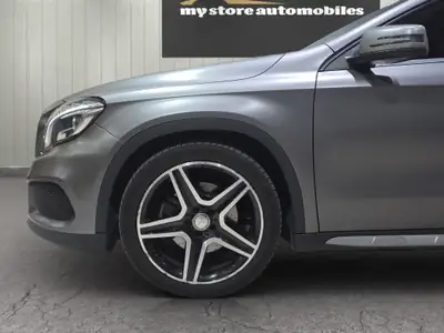 Mercedes-Benz GLA 250 AMG Line 4Matic — SUV Compact Premium, Traction Intégrale — Miniature 9