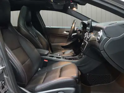 Mercedes-Benz GLA 250 AMG Line 4Matic — SUV Compact Premium, Traction Intégrale — Miniature 15