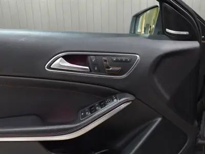 Mercedes-Benz GLA 250 AMG Line 4Matic — SUV Compact Premium, Traction Intégrale — Miniature 16
