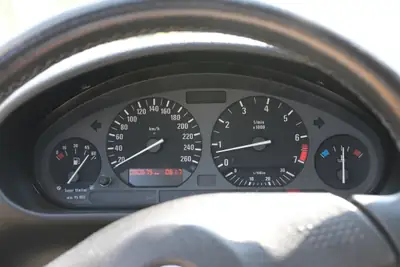 BMW 325i Coupé 1992 — Classique de prestige, statut de véhicule vétéran — detail