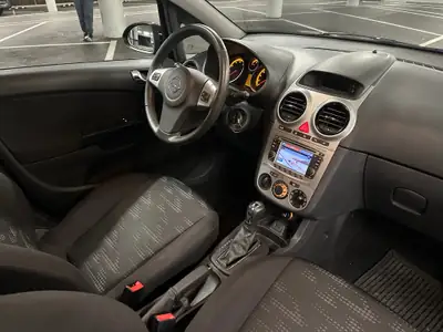 Opel Corsa 1.4i 16V — Citadine fiable, 100 ch et boîte auto, seulement 104'800 km — Armaturenbrett