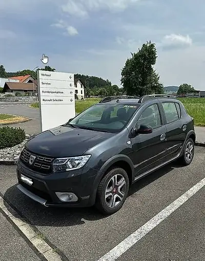 Dacia Sandero TCe 90 Stepway — Citadine polyvalente, boîte auto, 86 000 km — vista esterna
