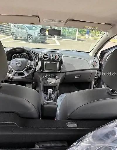 Dacia Sandero TCe 90 Stepway — Citadine polyvalente, boîte auto, 86 000 km — vista posteriore
