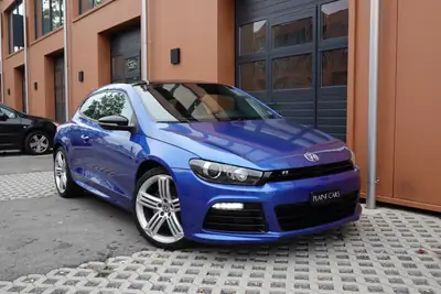 VW Scirocco 2.0 TSI R — Coupé sportif 265 ch, toit ouvrant et phares Xenon — detail
