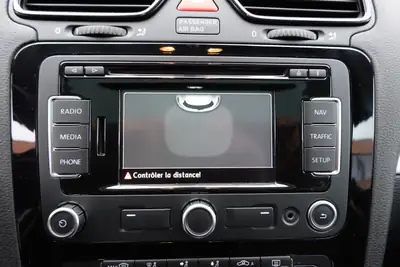 VW Scirocco 2.0 TSI R — Coupé sportif 265 ch, toit ouvrant et phares Xenon — Thumbnail 18