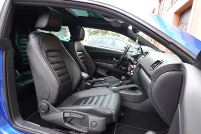 VW Scirocco 2.0 TSI R — Coupé sportif 265 ch, toit ouvrant et phares Xenon — Thumbnail 22