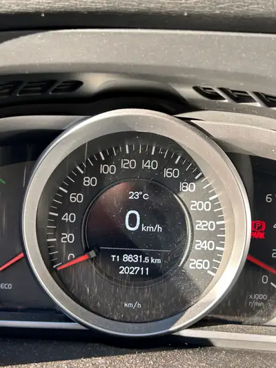 Volvo V40 2.0 D3 Momentum — Break diesel fiable, courroie neuve, 203 000 km — arrière