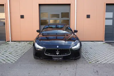 Maserati Ghibli 3.0 V6 — Berline italienne de prestige, 350 ch et équipements premium — side view