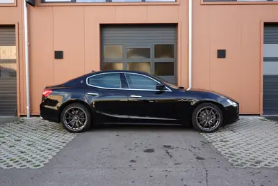 Maserati Ghibli 3.0 V6 — Berline italienne de prestige, 350 ch et équipements premium — interior