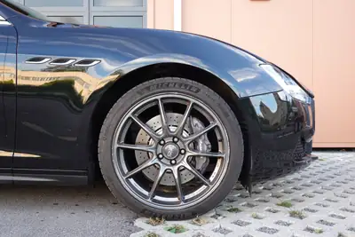 Maserati Ghibli 3.0 V6 — Berline italienne de prestige, 350 ch et équipements premium — dashboard