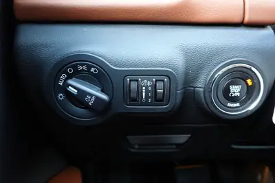 Maserati Ghibli 3.0 V6 — Berline italienne de prestige, 350 ch et équipements premium — Thumbnail 15