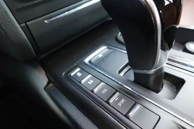 Maserati Ghibli 3.0 V6 — Berline italienne de prestige, 350 ch et équipements premium — Thumbnail 17