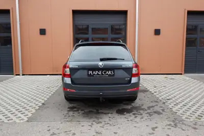 Skoda Octavia Combi 2.0 TDI 4×4 — Break robuste, traction intégrale, équipements premium — Thumbnail 9