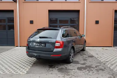 Skoda Octavia Combi 2.0 TDI 4×4 — Break robuste, traction intégrale, équipements premium — Thumbnail 8
