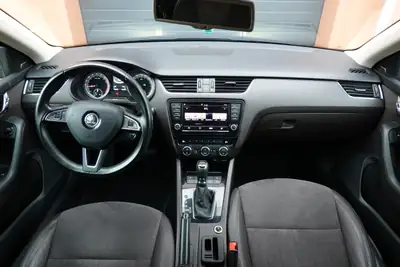 Skoda Octavia Combi 2.0 TDI 4×4 — Break robuste, traction intégrale, équipements premium — Thumbnail 12