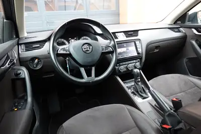 Skoda Octavia Combi 2.0 TDI 4×4 — Break robuste, traction intégrale, équipements premium — Thumbnail 14