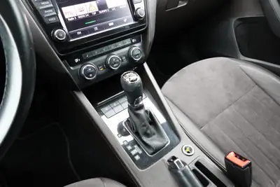 Skoda Octavia Combi 2.0 TDI 4×4 — Break robuste, traction intégrale, équipements premium — Thumbnail 17