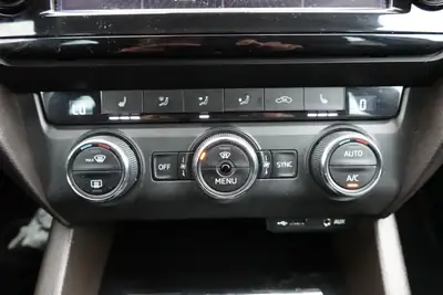 Skoda Octavia Combi 2.0 TDI 4×4 — Break robuste, traction intégrale, équipements premium — Thumbnail 18