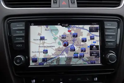 Skoda Octavia Combi 2.0 TDI 4×4 — Break robuste, traction intégrale, équipements premium — Thumbnail 19