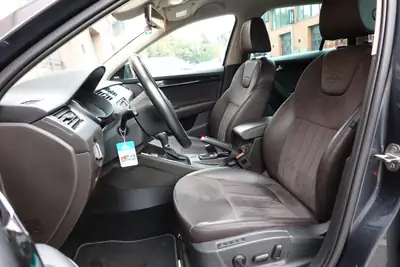 Skoda Octavia Combi 2.0 TDI 4×4 — Break robuste, traction intégrale, équipements premium — Thumbnail 24