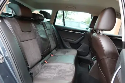 Skoda Octavia Combi 2.0 TDI 4×4 — Break robuste, traction intégrale, équipements premium — Thumbnail 26